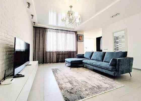 Продаж Квартира 3-кімнатна, 18/22 поверх на Саперно-Слобідська вул., д. 10 Киев