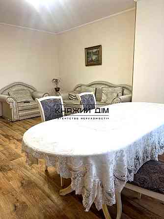 Оренда Квартира 3-кімнатна, 33/36 поверх на Срибнокильская ул. Київ