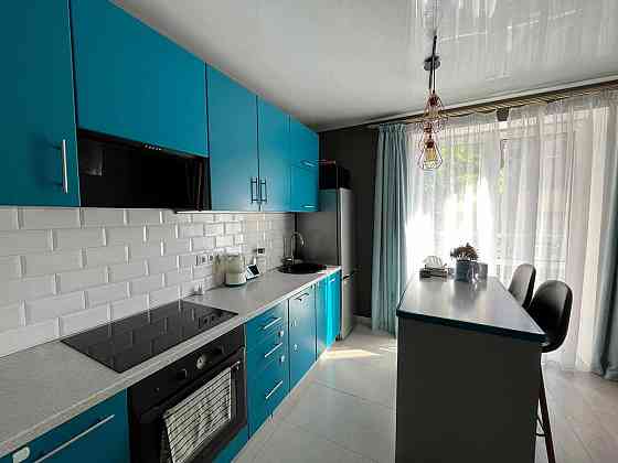 Оренда Квартира 2-кімнатна, 2/8 поверх на вул. Гетьманська, 1А Киев