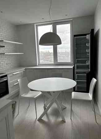 Трехкомнатная квартира с ремонтом . Начало Таирова. Одеса