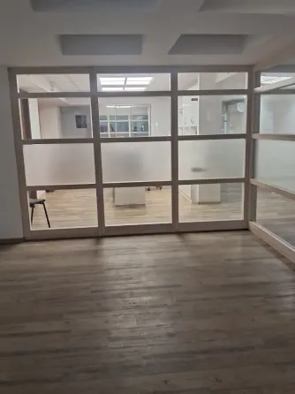 I am selling an office of 475m2, open-space and several offices. Renovation, furniture, glass partitions, 2nd floor Dnipro