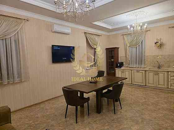 Продаж Будинок 6-кімнатний 