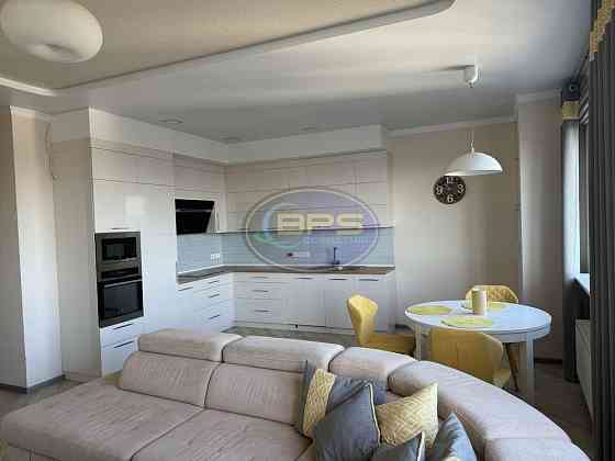 Продаж Квартира 3-кімнатна, 14/14 поверх на вул. Героїв оборони Одеси Odessa