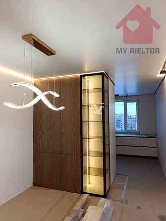 Продаж Квартира 3-кімнатна, 8/8 поверх на Собранецька Ужгород