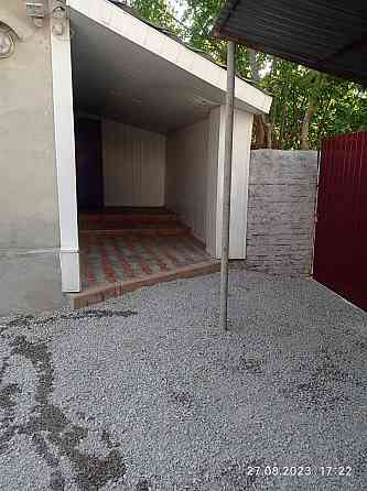 Продам півбудинку і земельну ділянку 6.9 сот.в центрі міста.. Кропивницький