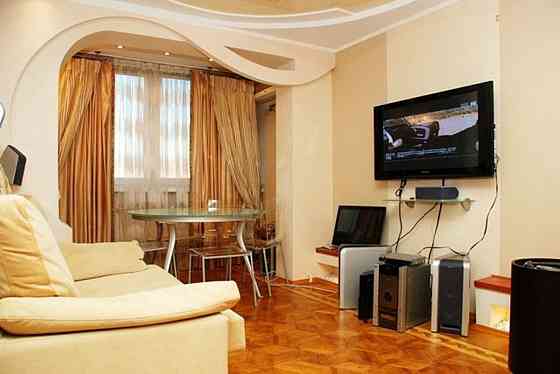 Оренда Квартира 2-кімнатна, 7/9 поверх на Березняковская ул., 38 Київ