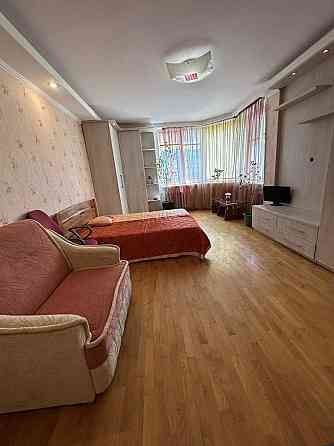 Оренда Квартира 1-кімнатна, 19/24 поверх на Бажана, 10 Київ