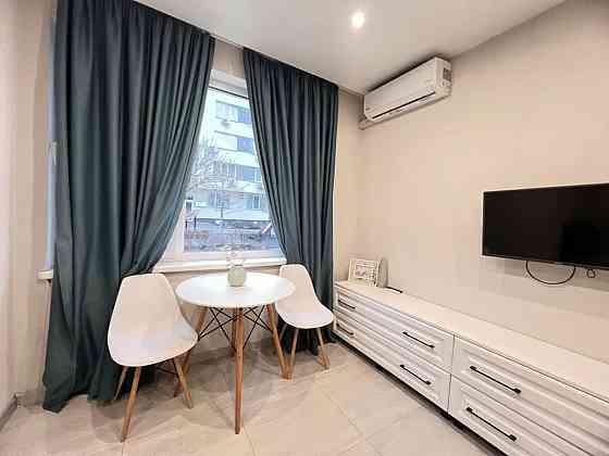 Продаж Квартира 1-кімнатна, 1/4 поверх на вул. Практична, 2 Kiev