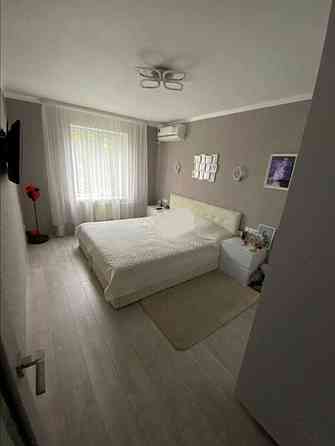 Продаж Квартира 3-кімнатна, 3/9 поверх на Академіка Єфремова вул. (Командарма Уборевича) Київ