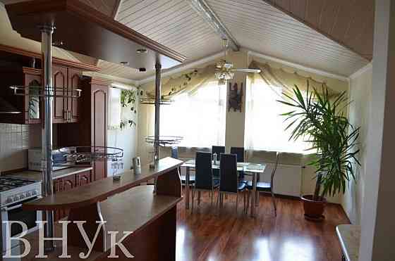 Продаж Квартира 3-кімнатна, 8/8 поверх на вул. Коновальця Ivano-Frankivs'k