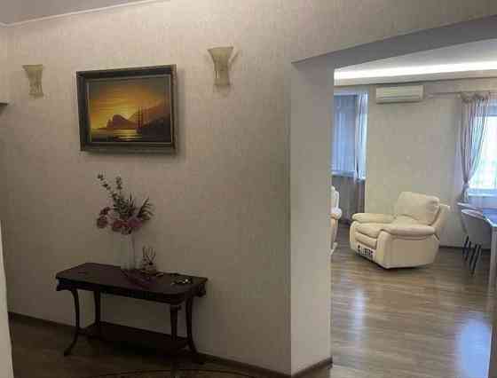 Продаж Квартира 4-кімнатна, 12/21 поверх на Чорновола вул., д. 25 Київ