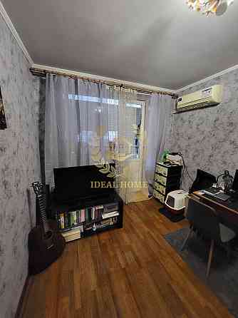 Продаж Квартира 1-кімнатна, 2/3 поверх на Воскресенский пр., 9 Киев