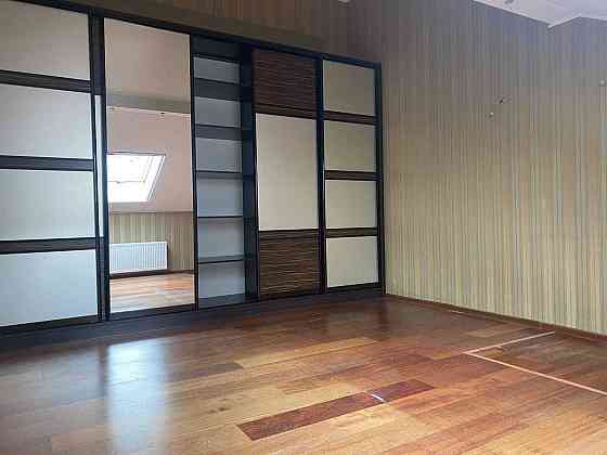 Продаж Квартира 5-кімнатна, 5/6 поверх на Олександра Кониського вул., д. 74 Київ