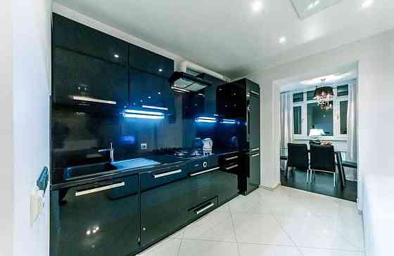 Продаж Квартира 1-кімнатна, 5/10 поверх на Рибальська вул., д. 8 Киев