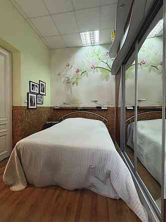 Продаж Квартира 3-кімнатна, 1/3 поверх на вул. Шевченка Ivano-Frankivs'k