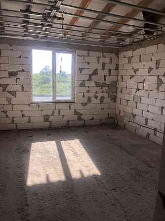 Продам таунхаус 2этажа 130м2 под отделочные работы со всеми коммуникациями в границах коттеджного городка в Прилиманском Прилиманське