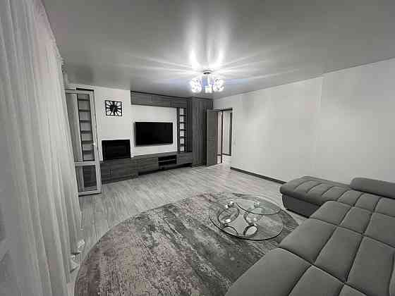 Продаж Квартира 3-кімнатна, 10/10 поверх на вул. Сяйво Львів