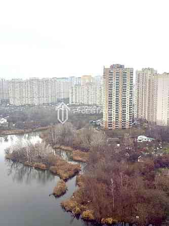 Продаж Квартира 3-кімнатна, 21/25 поверх на вул. Урловская Київ