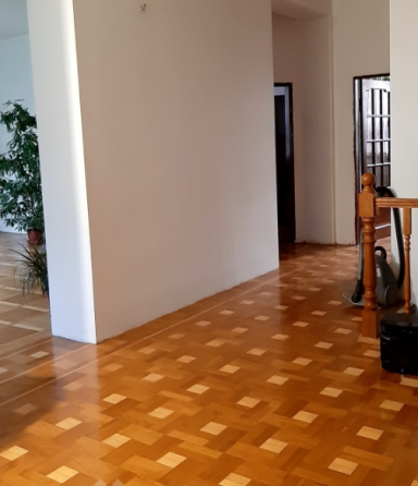 Дом Червоный хутор  385 м2  2 этажа 4 уровня   белый кирпич  2002 года на участке 10 соток правильной формы Лиманка