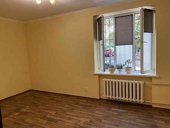 Оренда Квартира 3-кімнатна, 1/3 поверх на Арсенальная ул., 17 Kiev