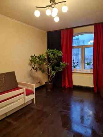 Оренда Квартира 2-кімнатна, 13/13 поверх на ул. Златоустовская Київ