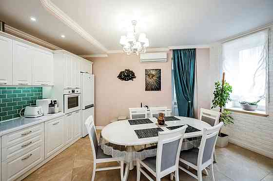 Продаж Квартира 3-кімнатна, 12/24 поверх на Глушкова Академика вул., д. 9-В Kiev