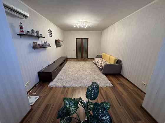 Продаж Квартира 3-кімнатна, 2/10 поверх на Хмельницька вул., д. 10 Kiev