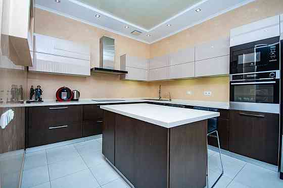 Продаж Квартира 4-кімнатна, 11/13 поверх на Юлії Здановської вул., д. 73г Kiev