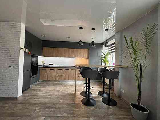 Продаж Квартира 3-кімнатна, 8/9 поверх на вул. перемоги Житомир