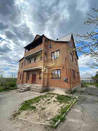 Продам будинок в Таращі - 6 кімнат, 391 м², 10 соток. Тараща