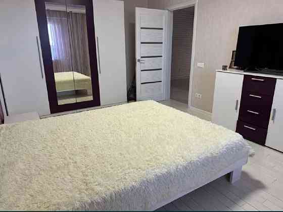 Оренда Квартира 3-кімнатна, 23/25 поверх на улица Урловская, д.38 Київ