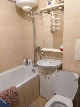 Оренда Квартира 1-кімнатна, 1/5 поверх на Харьковское шоссе, 4 Киев