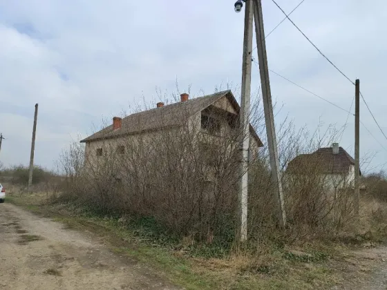 Продажа 2-этажный Дом с участком 15 сот 240 кв.м 4 комн. на Яноша Араня Тисаашвань