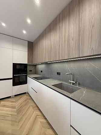 Продаж Квартира 3-кімнатна, 7/24 поверх на Васильківська вул., д. 1 Киев