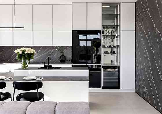 Продаж Квартира 3-кімнатна, 5/5 поверх на Університетська вул., д. 17-А Киев