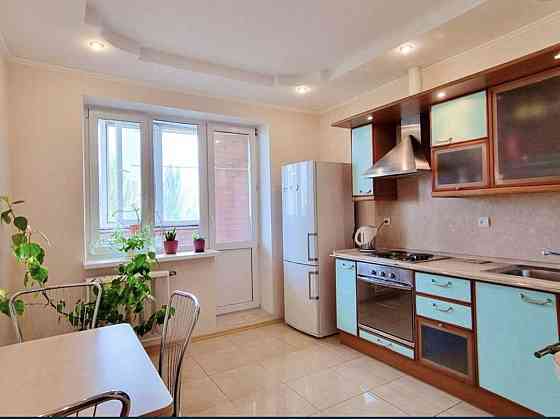 Оренда Квартира 2-кімнатна, 8/18 поверх на пр. Леся Курбаса, 7 а Kiev