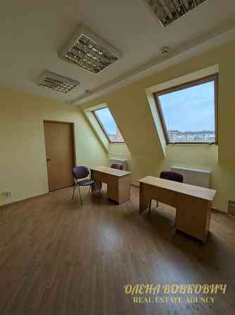 Оренда офісне приміщення на Залізнична вул., д. 15 приміщень - 1, поверх - 3/3 Ивано-Франковск