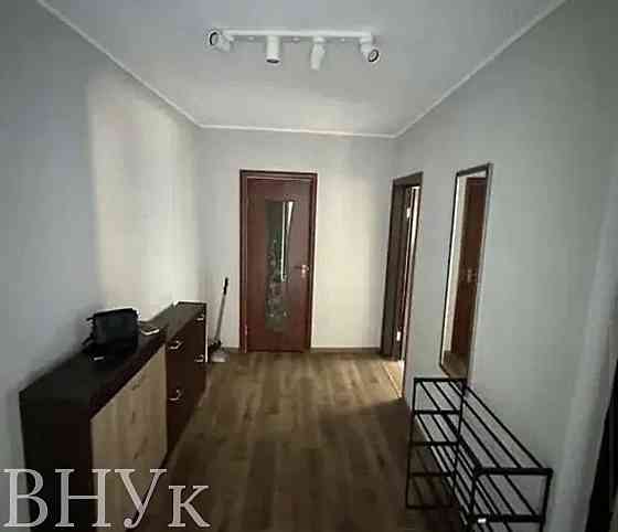 Продаж Квартира 2-кімнатна, 1/1 поверх на Українська Ужгород