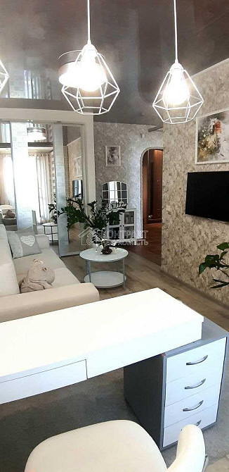 Продаж Квартира 3-кімнатна, 8/9 поверх на вул. Ювілейний Kharkiv - photo 1