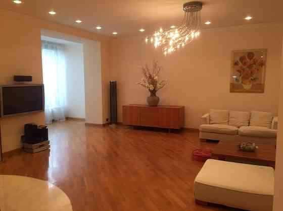 Оренда Квартира 3-кімнатна, 4/9 поверх на пер. Дунаева, 3б Одеса