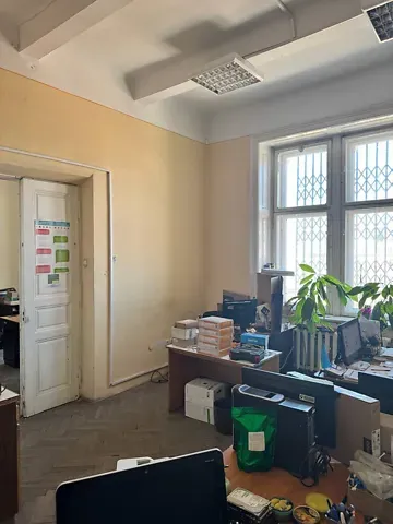 Здається    Чернівці Поштова вулиця Чернівці - фото 2