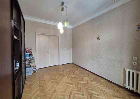 Продаж Квартира 2-кімнатна, 4/7 поверх на Федорова вул., д. 6А Киев