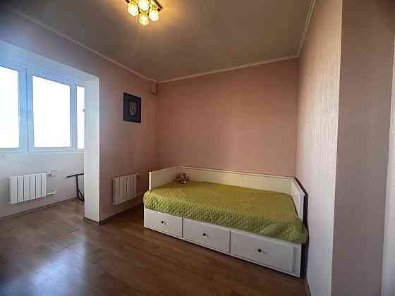 Оренда Квартира 3-кімнатна, 5/10 поверх на Вишняківська, 12 Киев