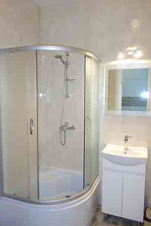 Оренда Квартира 1-кімнатна на Днепродзержинская ул., 128 Киев