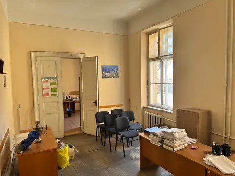 Здається    Чернівці Поштова вулиця Чернівці - фото 9