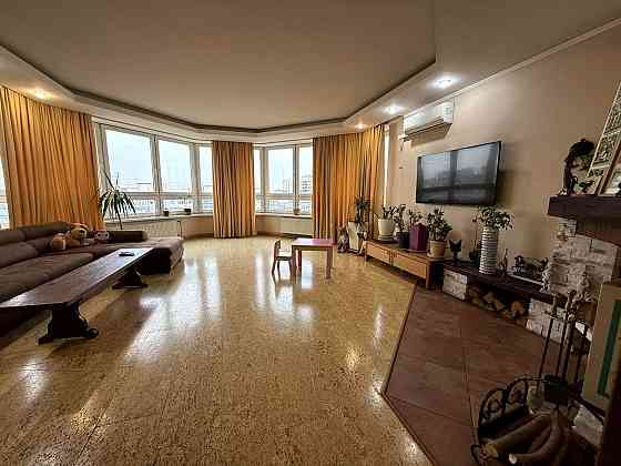 Продаж Квартира 4-кімнатна, 9/9 поверх на Окипной Раисы вул., д. 4-А Kiev