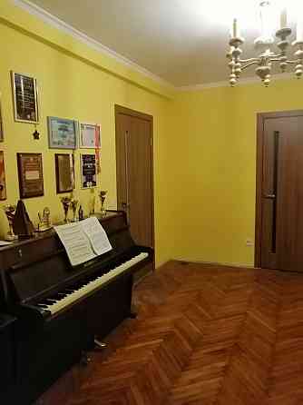 Продаж Квартира 2-кімнатна, 1/5 поверх на Жамбіла Жабаєва вул., д. 2 Київ