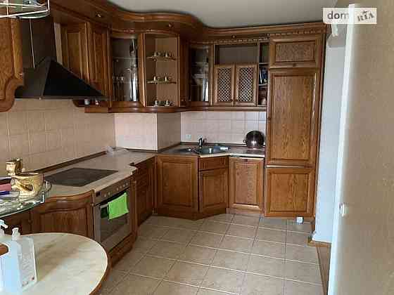 Оренда Квартира 3-кімнатна, 5/20 поверх на вул. Тополева, 4-8 Київ