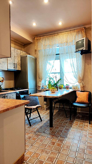 Продаж Квартира 2-кімнатна, 5/5 поверх на Почайнинська вул., д. 52 Київ - фото 1