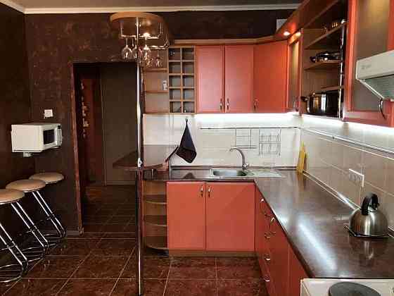 Оренда Квартира 2-кімнатна, 16/18 поверх на Харьковское шоссе Київ